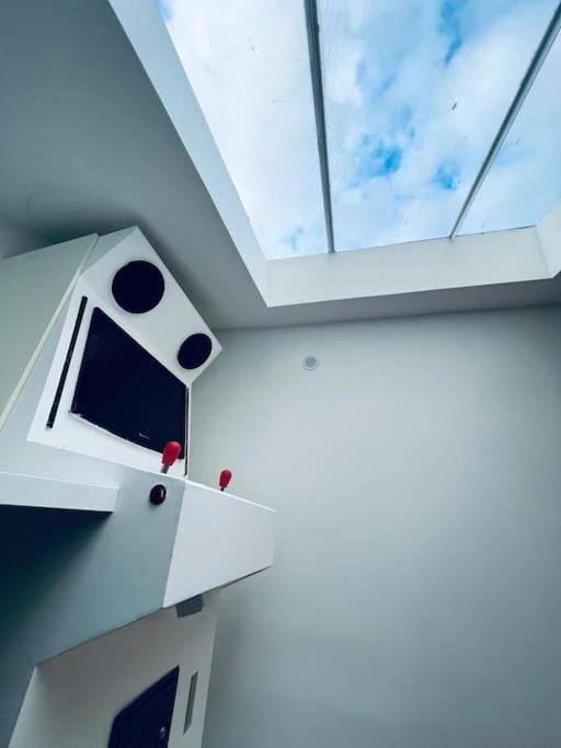 Unique Loft Apartment Located 15 Minutes From The Champs Elysees サン・トゥアン エクステリア 写真