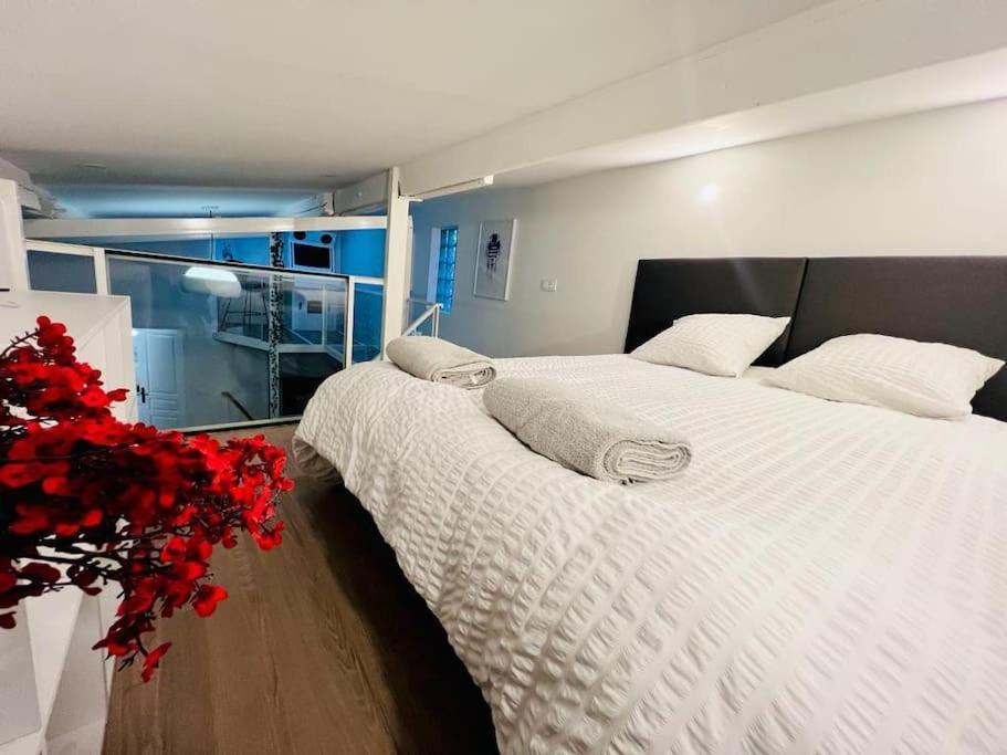 Unique Loft Apartment Located 15 Minutes From The Champs Elysees サン・トゥアン エクステリア 写真